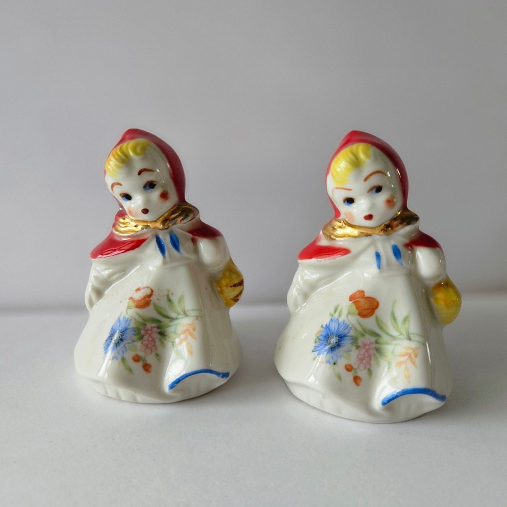 Vtg Hull Pottery Little Red‎ Riding Hood Porcelain Salt and Pepper Shakers